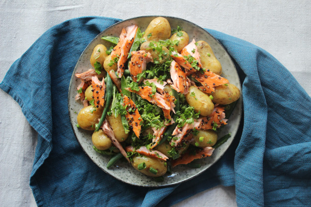 Potetsalat med rökt lax