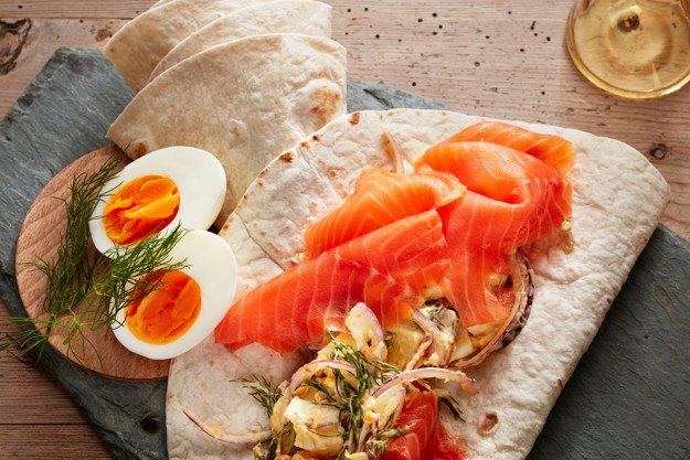 Wrap med ørret og eggesalat