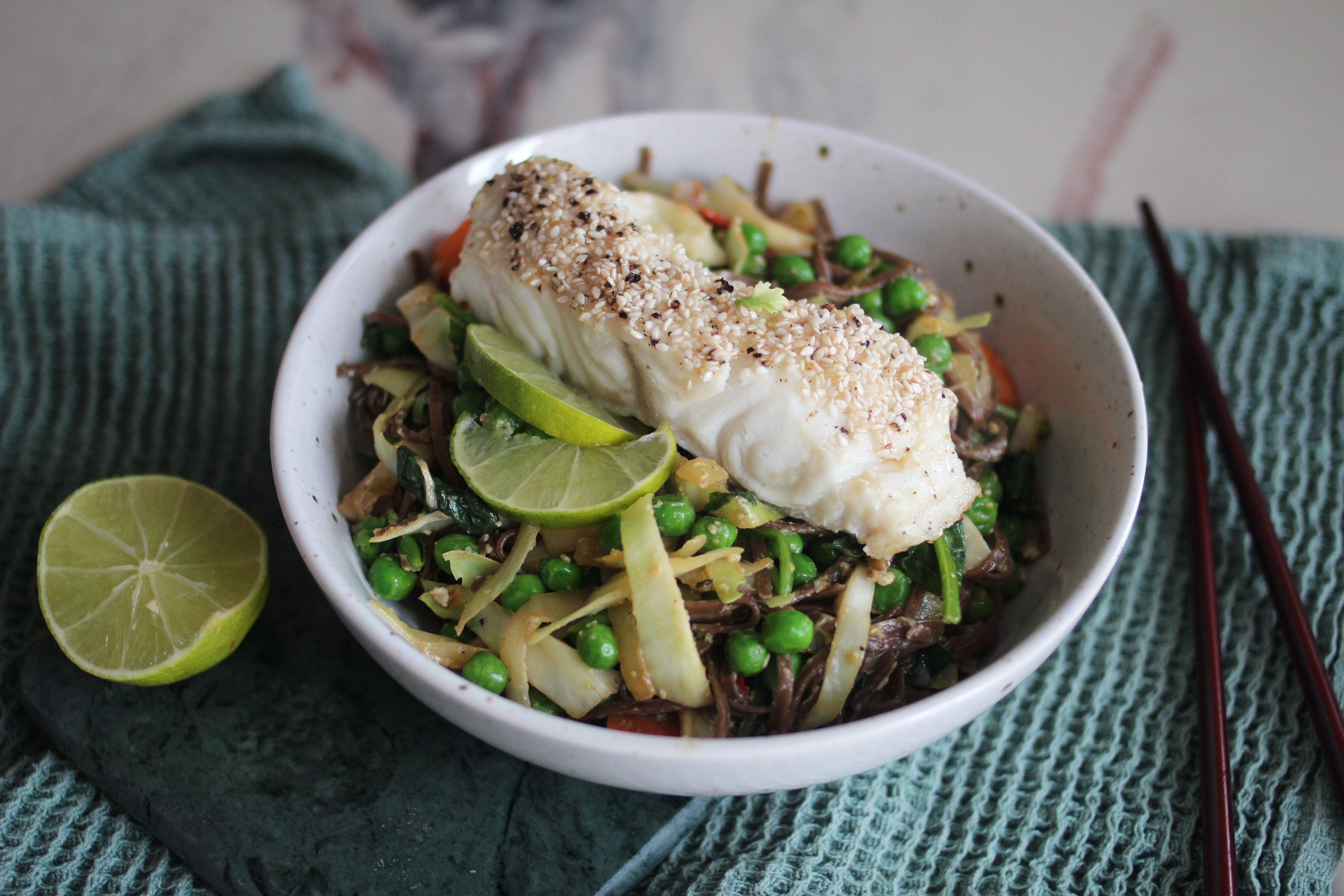 Pad thai med bakt steinbit