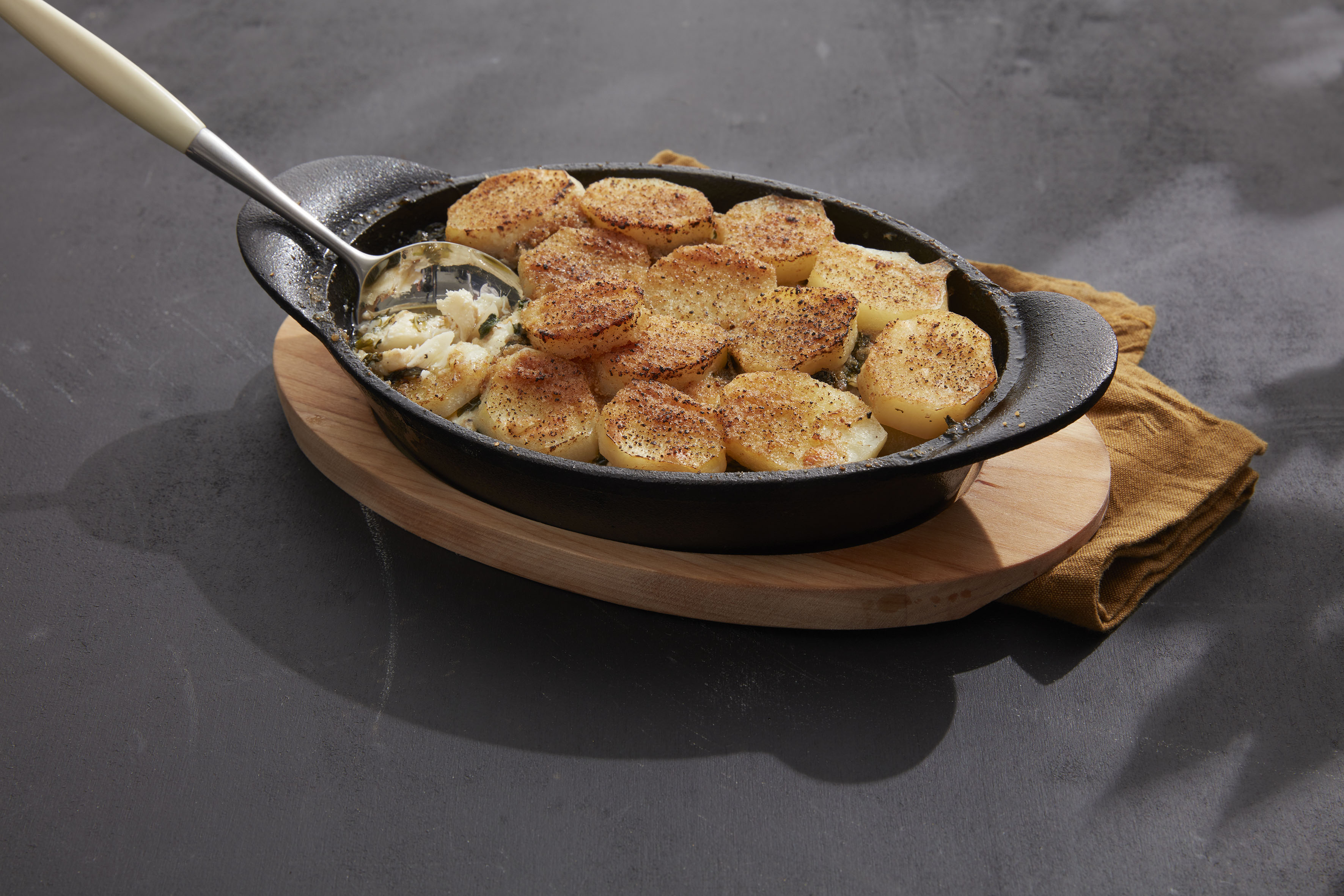 Torsk i form med crunchy poteter og basilikum